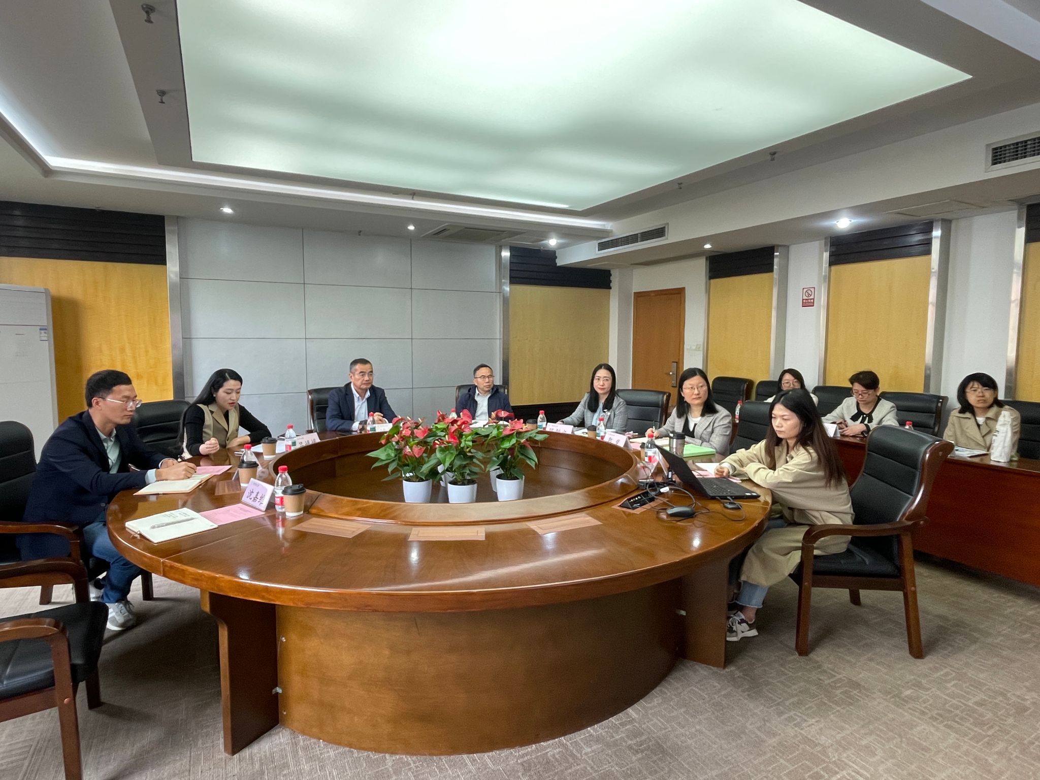 国际交流合作处（港澳台事务办公室）召开部门工...