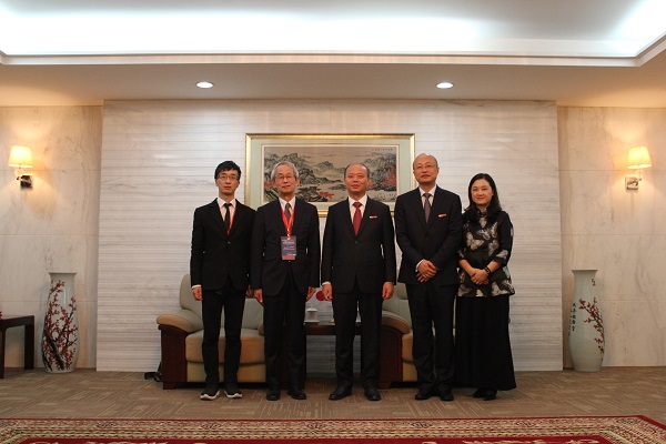 会见日本文化学园大学校长滨田勝宏一è¡?